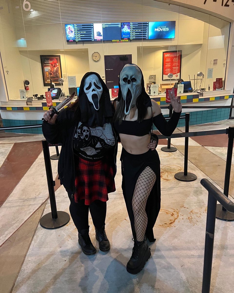 virtual_hobbit's tweet photo. “What’s your favorite scary movie?”🔪❤️‍🔥😈 #scream #scream5 https://t.co/0QbZauC9F0