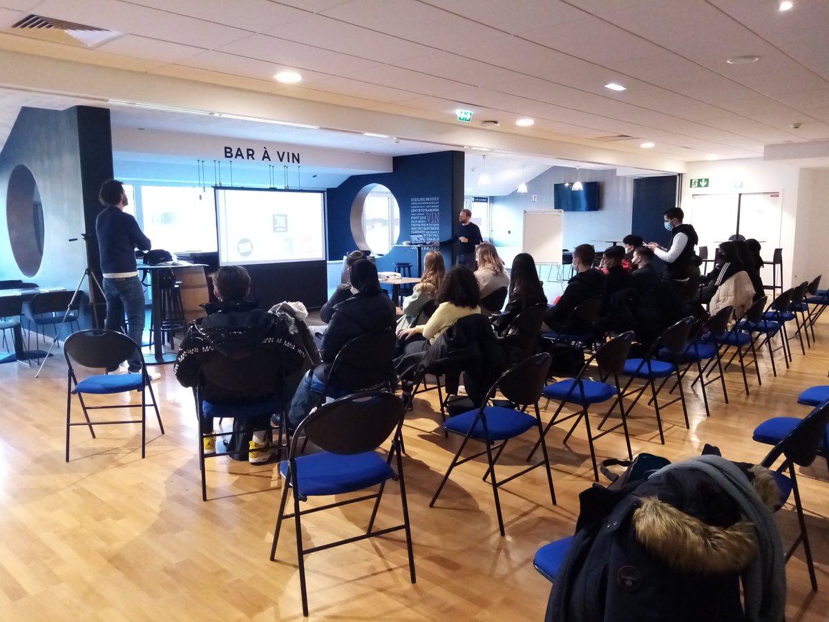 En partenariat avec le @PMArtois <a href="/euralens/">Euralens</a> : Au <a href="/RCLens/">Racing Club de Lens</a> pour aborder la transformation du territoire avec les lycéens de Condorcet. Phase 2 : conversion en journaliste pour mieux témoigner des aspirations.