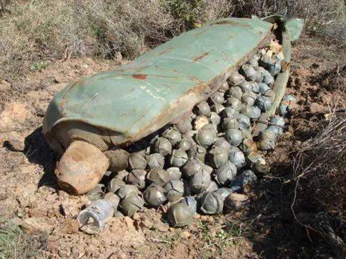 China2ASEAN's tweet photo. I’d like to share with you an article titled “#China Had to Clear #US Bombs for Half a Year Before Constructing the #ChinaLaosRailway” (中国修个中老铁路有多难？先清了近半年的美国炸弹...） https://t.co/VvU6XARbpo