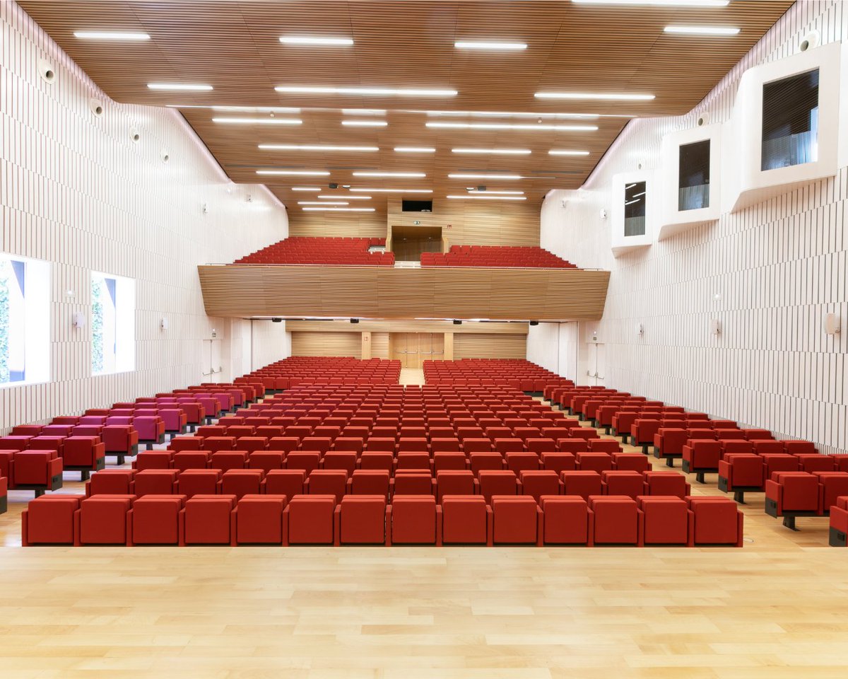PCongresosCord's tweet photo. #Patrimonio | El auditorio del #PCC, diseñado por @LAP_arquitectos, se ha convertido en referente de vanguardia en diálogo con los restos del alcázar andalusí. Su versatilidad, elegancia y calidez ha merecido el reconocimiento de prestigiosas revistas de arquitectura https://t.co/wpvCWpndEB