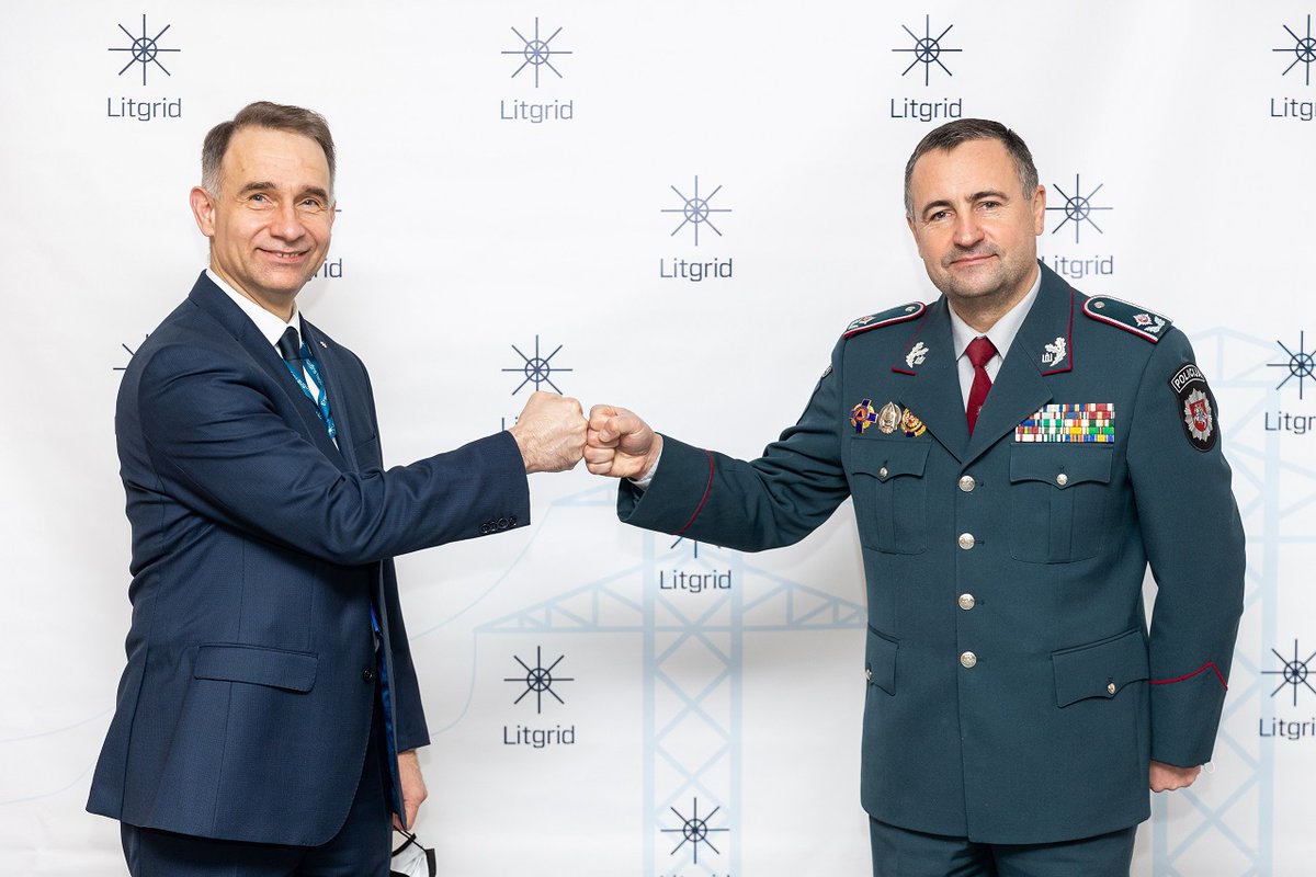 Litgrid's tweet photo. #Litgrid and the Lithuanian Police Department entered into a long-term cooperation agreement to ensure more joint training, site patrolling, information sharing, public safety campaigns and cyber prevention. Read more: https://t.co/BGYmLbsaPF https://t.co/yYXeped0Da