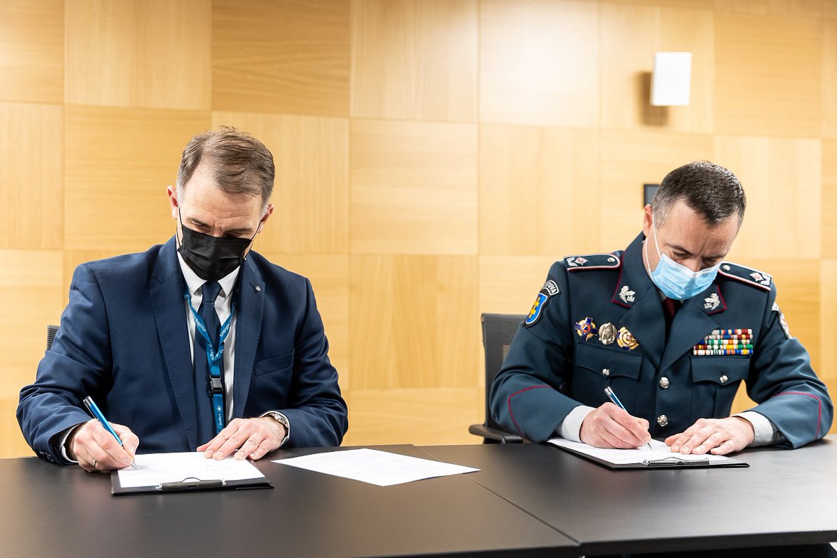Litgrid's tweet photo. #Litgrid and the Lithuanian Police Department entered into a long-term cooperation agreement to ensure more joint training, site patrolling, information sharing, public safety campaigns and cyber prevention. Read more: https://t.co/BGYmLbsaPF https://t.co/yYXeped0Da