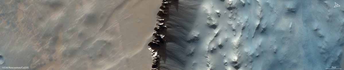 Easternmost part of Noctis Labyrinthus on #Mars at 265.8°E -8.70°N. This region has a network of grabens formed by extensional tectonics. If you look closely, some boulders rolled down the steep wall and left tracks behind. How many can you 👀 ?
#UniBern #ExoMars #ESA #Roscosmos