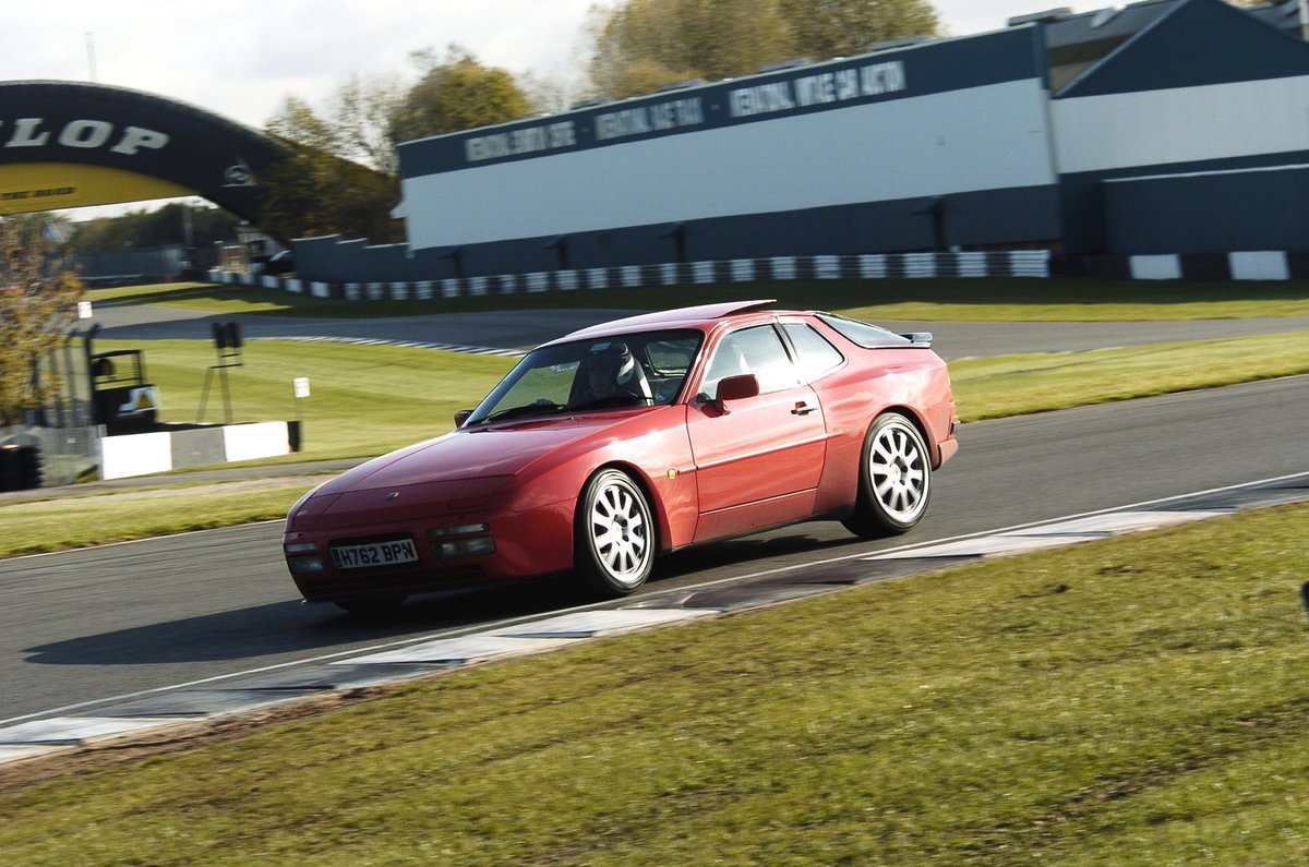 rallystar944t's tweet photo. My old 944t on Donington trackday #drivinggod 🤷🏻‍♂️😁 https://t.co/umV7kKkDDt