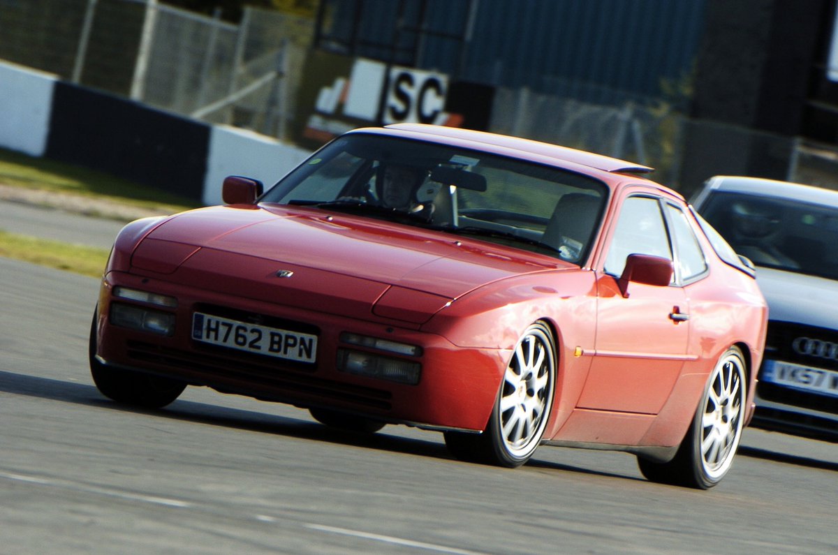 rallystar944t's tweet photo. My old 944t on Donington trackday #drivinggod 🤷🏻‍♂️😁 https://t.co/umV7kKkDDt