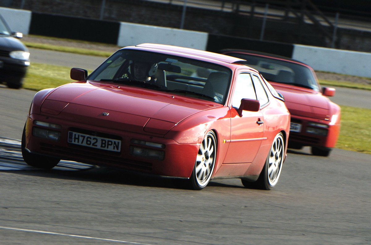 rallystar944t's tweet photo. My old 944t on Donington trackday #drivinggod 🤷🏻‍♂️😁 https://t.co/umV7kKkDDt