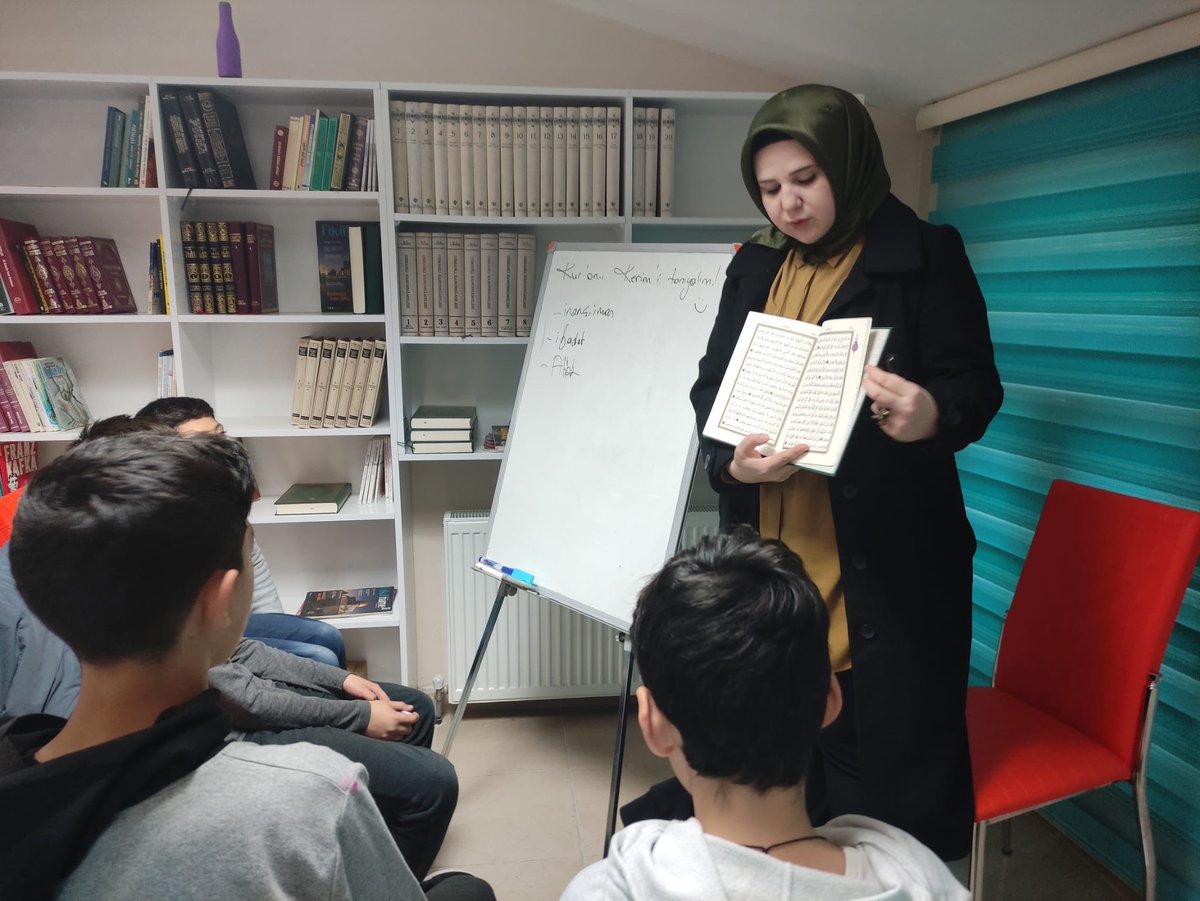 tugvabursa's tweet photo. Ortaokul Vakıf Okulumuz İlçelerimizde devam ediyor📢

✏️Kuran'ı Kerim, Siyer-i Nebi, Değerler Eğitimi, Zeka Oyunları, Geziler, Ders Takibi ve daha fazlası 😎 TÜGVA #VakıfOkulu tam sana göre. 😇🙋🏻‍♂️

#Tügvaortaokul https://t.co/b98PLeCC2q