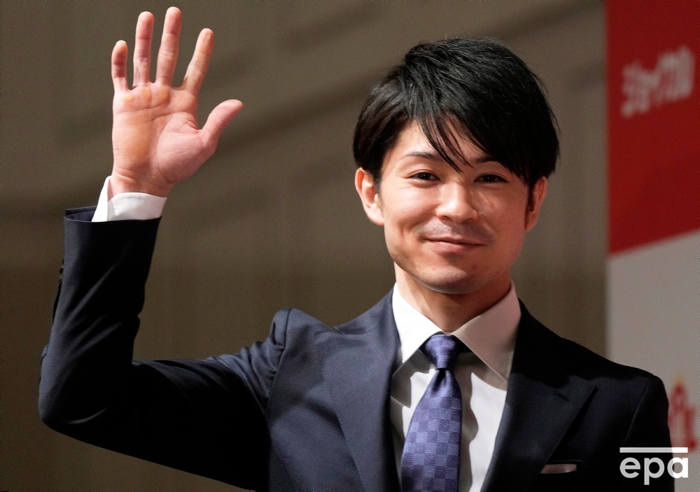 epa_sport's tweet photo. Japanese artistic gymnast Kohei Uchimura waves after announcing his retirement from competition at a press conference in Tokyo, Japan. 📷 epa / Franck Robichon
#epaphotos #epaimages #Gymnastics #Uchimura #KoheiUchimura #legend #retirement https://t.co/O0MHACFLwj