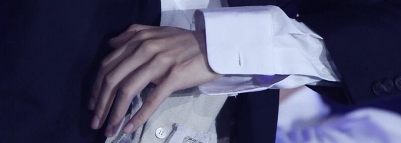byun_scene's tweet photo. baekhyun's hands deserve their own museum they're the perfection itself https://t.co/Urydk29o8c