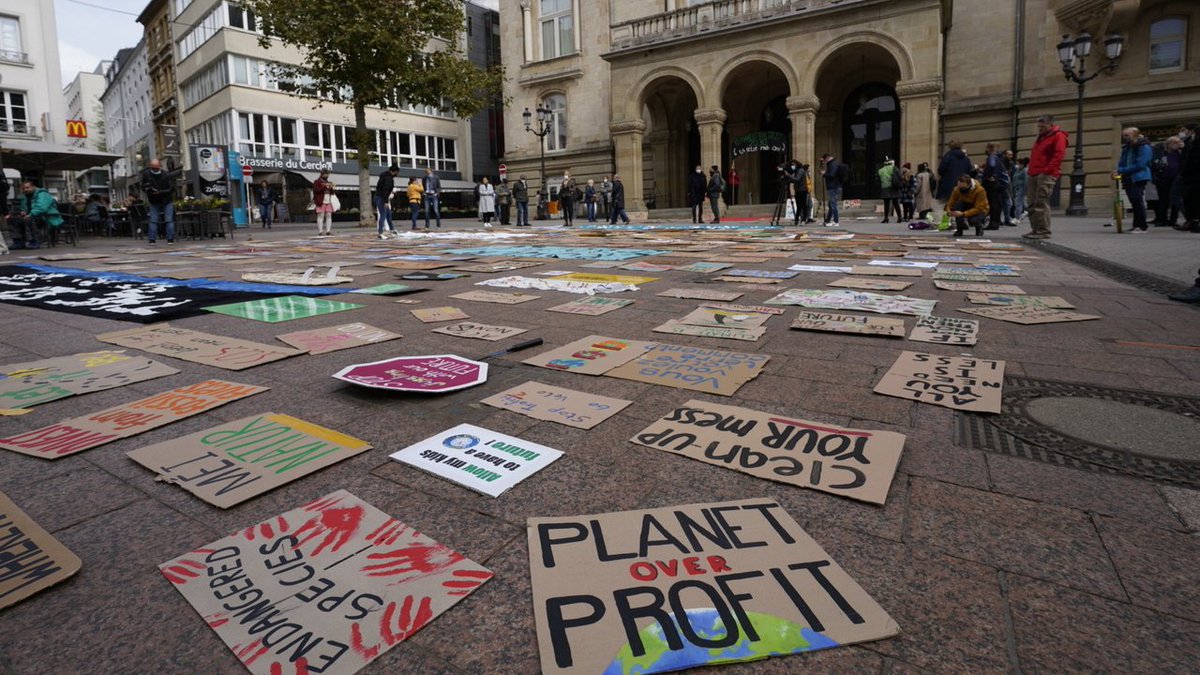 RTLlu's tweet photo. Et gouf schonn de #Greenwashing, ass den neie #KlimaBiergerrot #DemocracyWashing? E "kosmetesche Gadget" oder ee klimapolitesche Richtungswiessel? https://t.co/iwIADsmDIn https://t.co/nv89PIZXg8