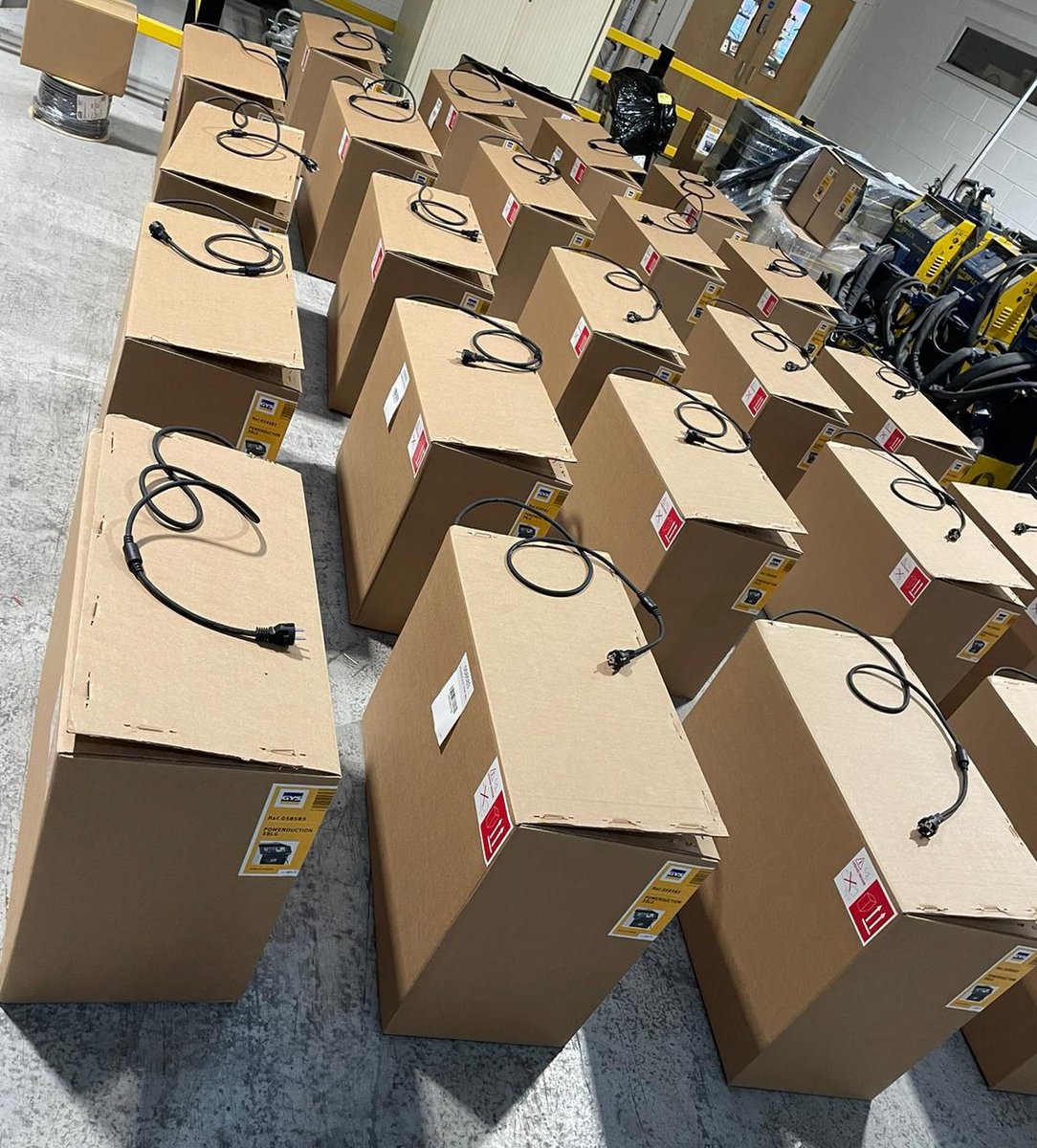 GYSLtd's tweet photo. Great to see another batch of our popular Powerduction 37LG heat induction machines ready to be despatched!
Watch it in action here on Workshop Diaries with Edd China: https://t.co/iq8Er7PSva
#InductionHeaters #SafeHeating #AutomotiveRepair #workshop #MetalWork #GYS #GYSUK https://t.co/EzB21uWZYw
