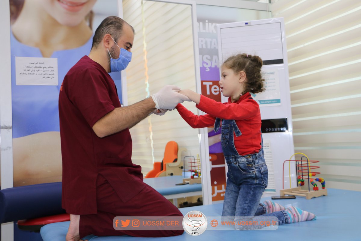 UOSSMDER's tweet photo. Maria suffers from cerebral palsy
At theUOSSM Gaziantep Physical Rehabilitation Center her physiotherapist demonstrates an exercise to strengthen her arm muscles
TheGPRC is funded by European Union Humanitarian Aid in partnership with Relief International
@ECHO_Turkey
@ReliefIntl https://t.co/qA6QH8csie