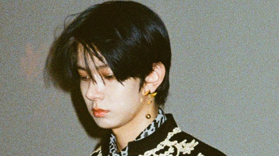 this photo sequence of lee heeseung. i'm inlove <3