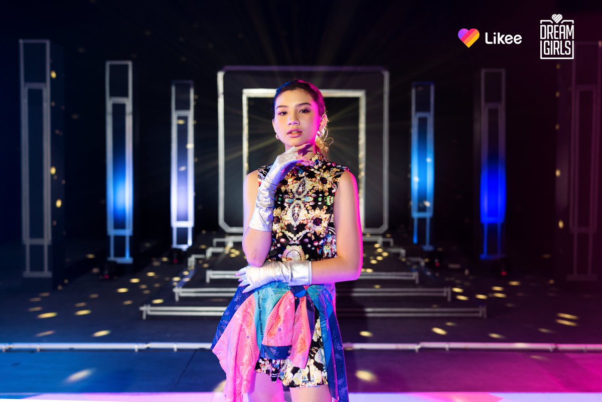 DREAMGIRLS_INDO's tweet photo. Haura Lathifa - Visual &amp; Lead Vocalist

Let’s sing together soon, Moonlight! 💜🌙
Stay tuned for DREAMGIRLS Indonesia comeback at 16th January premiere on Likee app!

#SILVERSTAR #DREAMGIRLSIndonesia https://t.co/oDfaymWQG2