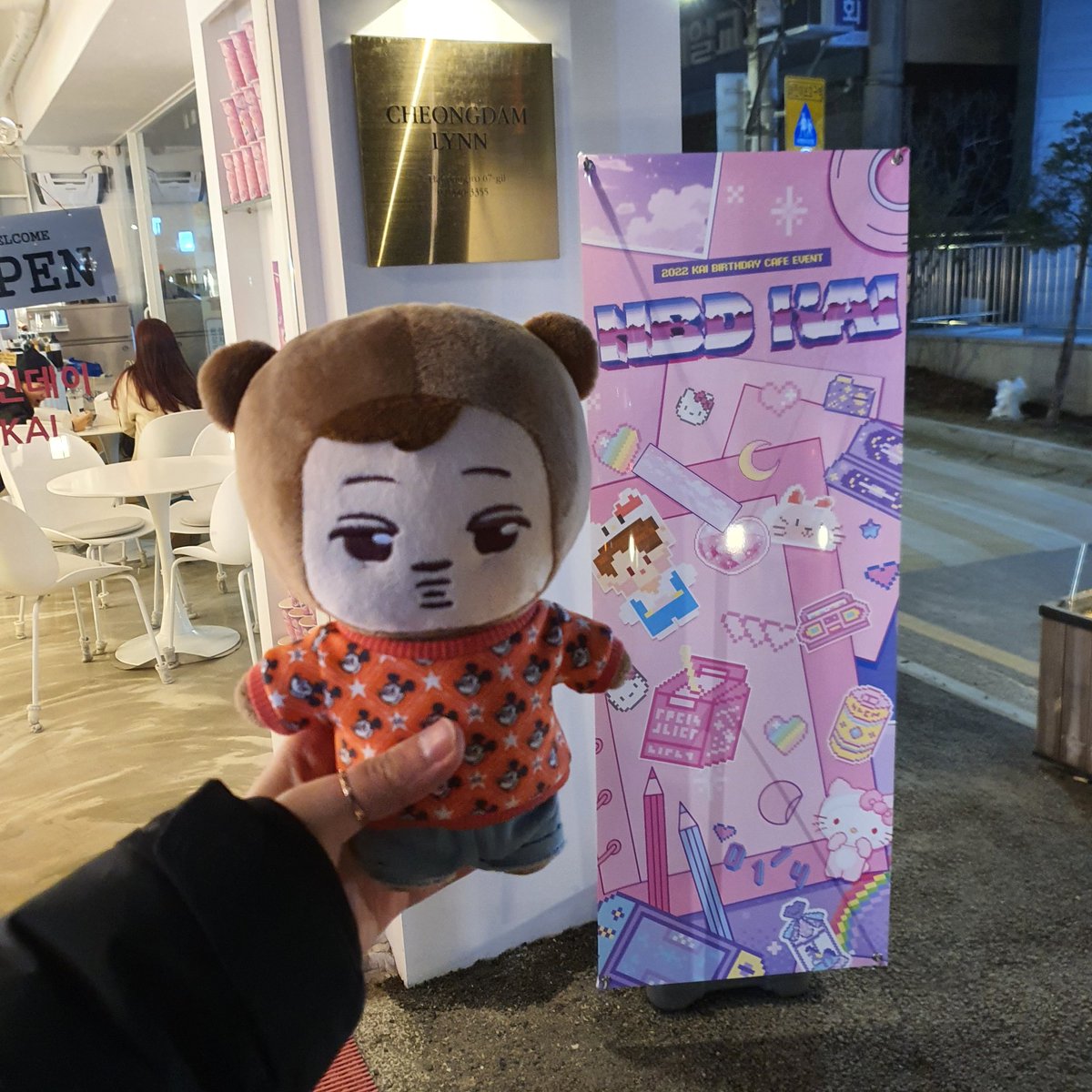 f940114's tweet photo. 카페 투어 6번
카페 린
종인이 사진 하나 없이 이렇게 귀여울 수 있나요?
사랑해요 카이💛
#짱종인데이
#HBDKAI https://t.co/mZK9LfAJw7