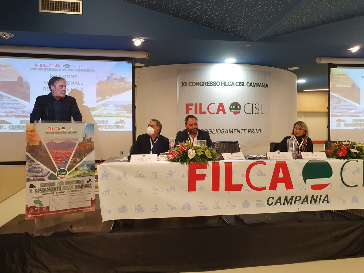 FilcaCisl's tweet photo. Torre del Greco, XII Congresso Filca #Campania. Ottavio De Luca, segretario nazionale e reggente della struttura: "Oggi l'Ape social per gli edili prevede 32 anni di contributi invece di 36. Un grande risultato ottenuto grazie all'azione della #Cisl e della Filca". 
#edilizia https://t.co/ECj3HiW5dT