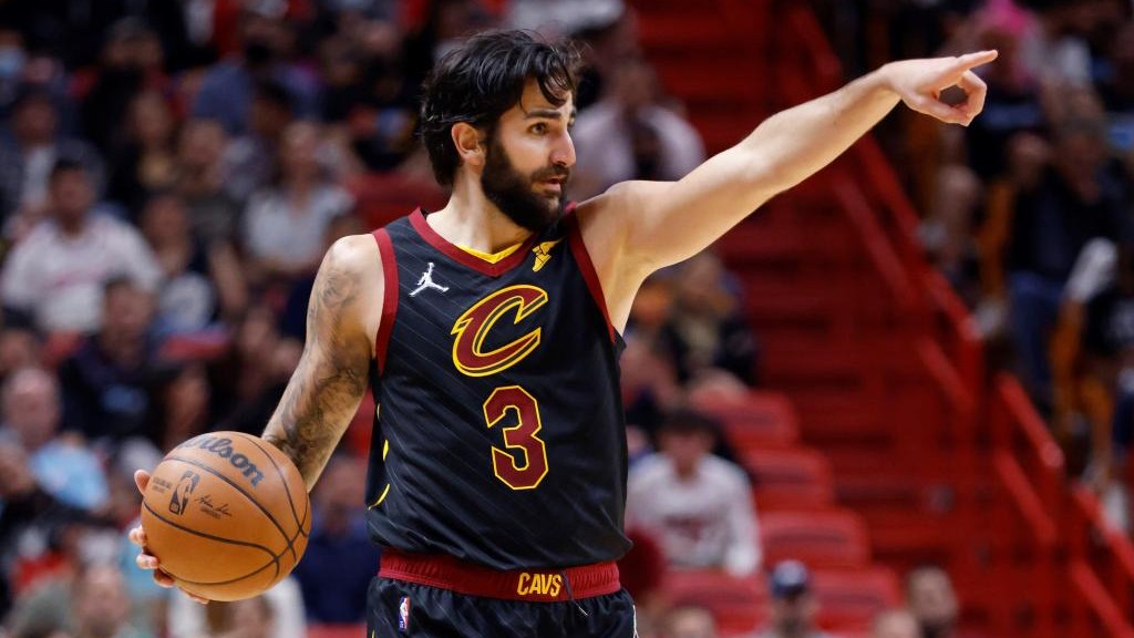MarcaBasket's tweet photo. .@rickyrubio9: "Está muriendo mucha gente. Me gustaría que todo el mundo se vacunase". https://t.co/uVQgXegFzk https://t.co/8ou4kC5Aw4