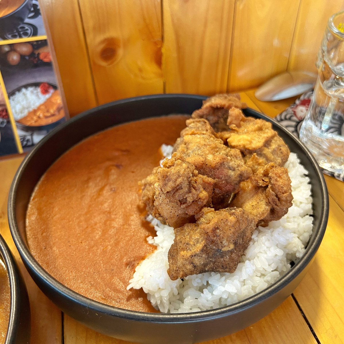 hungrybearrrr's tweet photo. ร้านล��บวัดด่าน คือลับมากกก ที่เด็ดเลยคือข้าวแกงกะหรี่หมูทงคัสสึพรีเมี่ยม หมูชิ้นใหญ่จุกและนุ่มสุด แกงกะหรี่เข้มข้น เลือกความเผ็ดได้ 10 ระดับ ข้าวเติมได้ไม่อั้น แต่เอาจิงที่ให้มาคืออิ่มอ้วกแล้ว

ใครมาต้องจองก่อนนะ เค้าทำวันละ 25 จานเท่านั้น #อร่อยบอกต่อ https://t.co/dP0NEuZf4I
