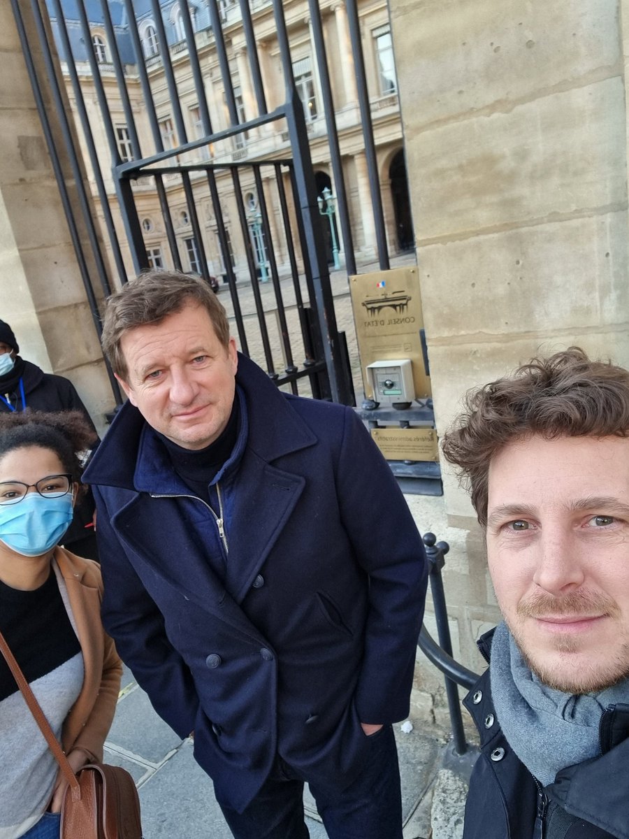 Avec Yannick Jadot et Mélissa Camara devant le Conseil d'Etat avant l'audience du référé libéré pour la légalisation du #cbd.

Le CBD n'est ni un psychotrope ni une drogue ! Le CBD en France, c'est près de 20 000 emplois directs et indirects.