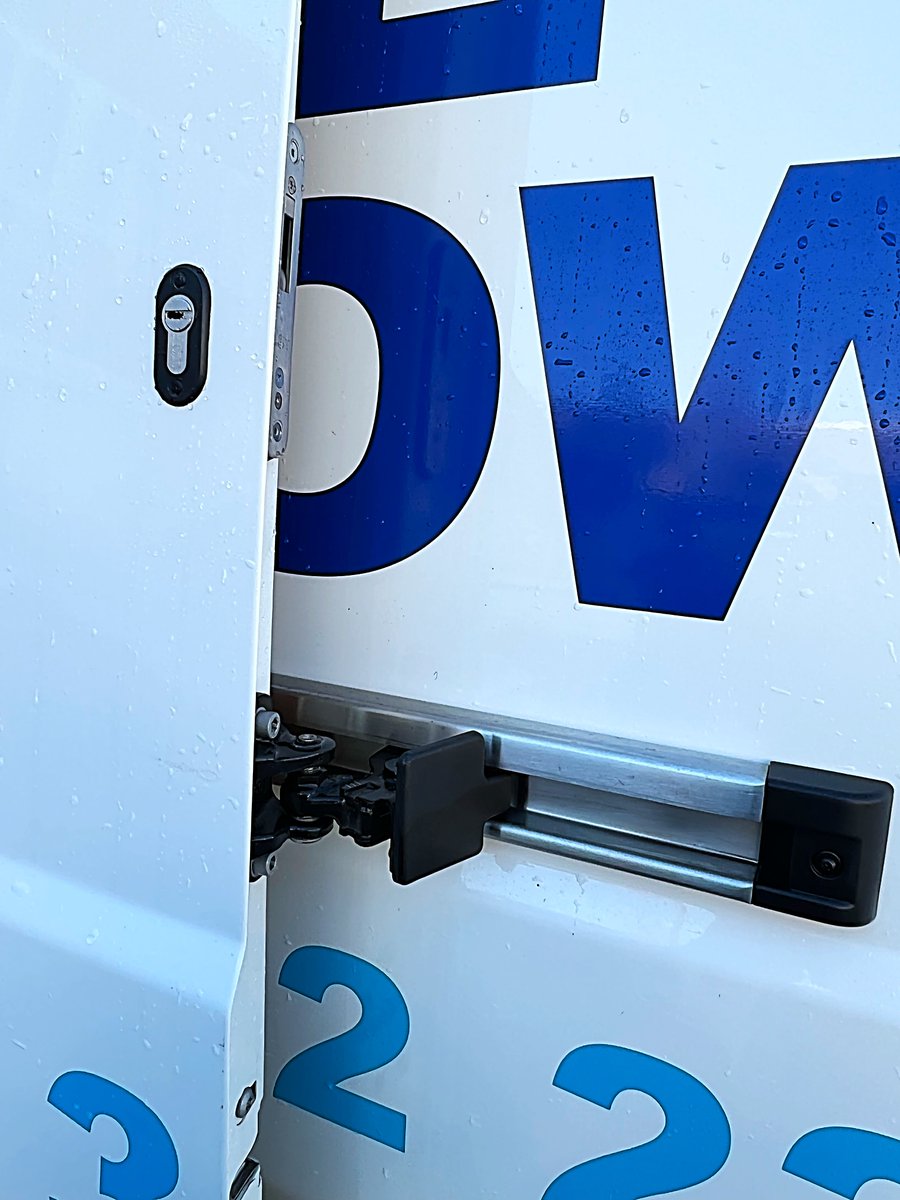 vehicleaccltd's tweet image. This week we fitted this 2020 Peugeot Boxer with a side load door storage cabinet and T-Series hook dead lock! A perfect way to store your tools securely!😌
Call us now for a FREE QUOTE: 03332007244

#vansecuritylocks #hooklock #bristoltradesman #transitvan #plylining #vanlifeuk
