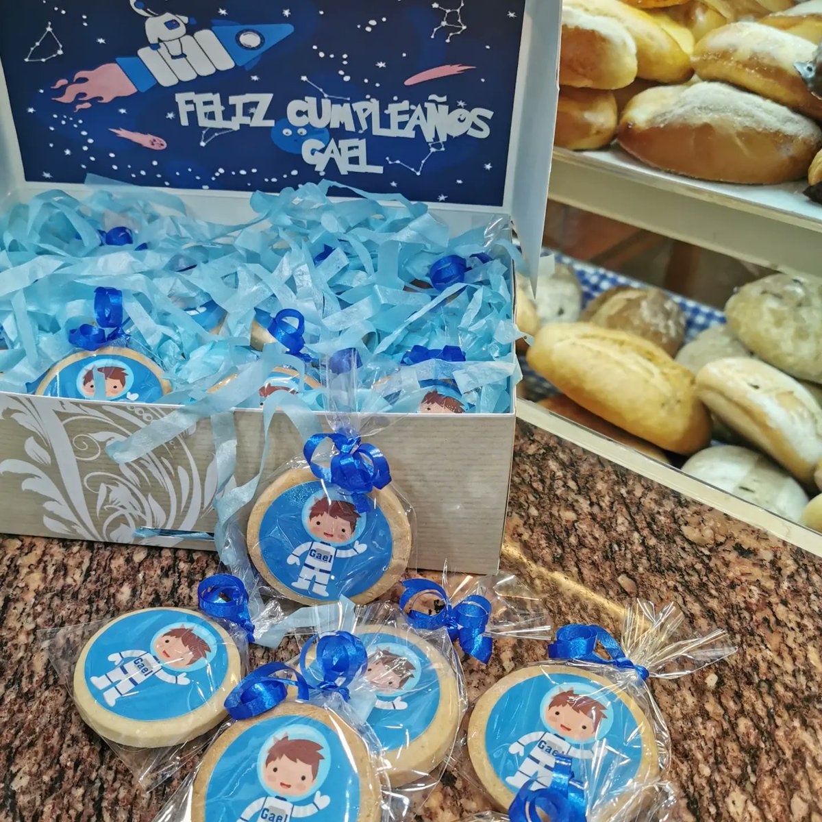 Así de bonitas quedaron estas  galletas de astronauta para el cumpleaños de Gael Feliz cumpleaños Gael!!! Hasta el infinito y más allá!
Visita nuestra tienda on line 👉 dulcestipicosgranada.es o llámanos al 667 30 30 91
#regalosoriginales #galletaspersonalizadas #cumpleaños