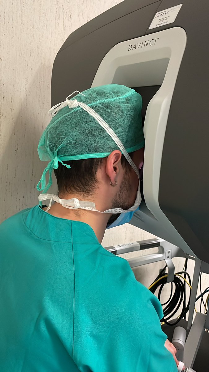Oscar Buisan (@oscar_buisan) on Twitter photo First steps robotic radical cistectomy of Dani Salvador….. First steps robotic radical cistectomy of Dani Salvador…..