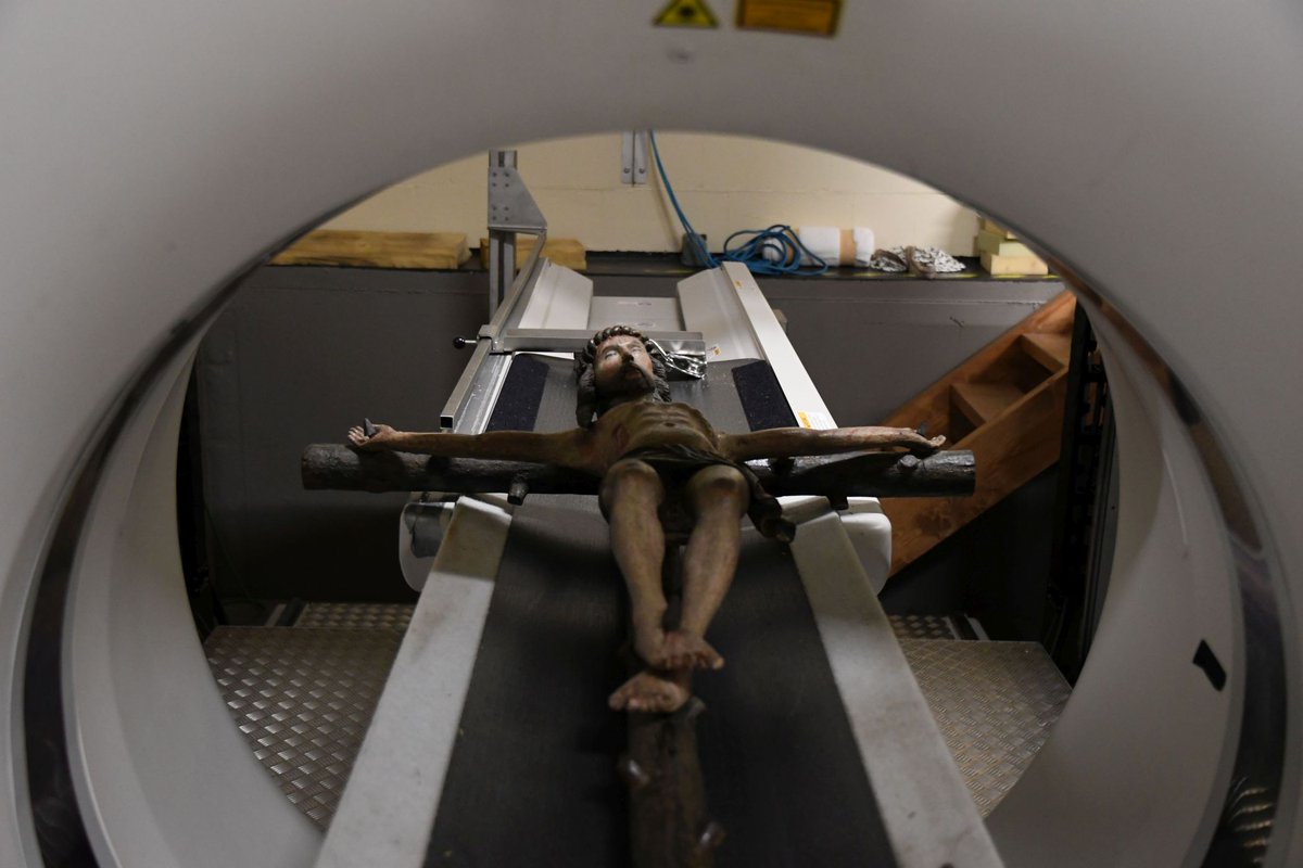 lwl_aktuell's tweet photo. Ein Kruzifix im #Computertomographen? 😯Mithilfe der Tierklinik #Telgte haben Expertinnen eine rund 550 Jahre alte Holzarbeit aus der Stiftskirche St. Johannes Evangelist in #Cappenberg durchleuchtet. Foto: LWL/Bodi
https://t.co/MrRmxB91ko https://t.co/3cbxWPFUZx