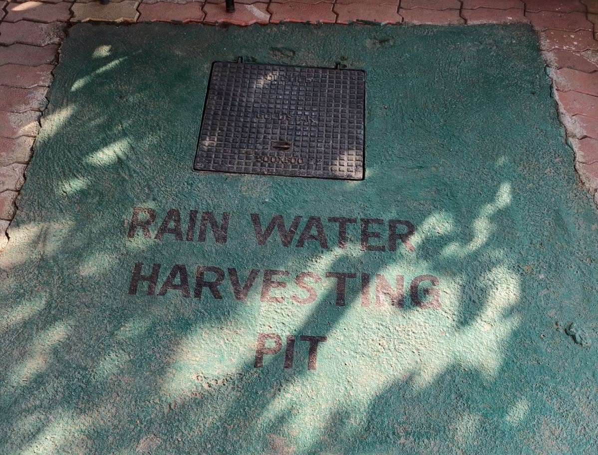 ICLEISouthAsia's tweet photo. IoT-based rainwater harvesting system, installed by @ngpnmc &amp; @nagpur_nsscdcl in schools, saves 8 lakh litres of water annually. The pilots are part of @EU_Commission-funded #UrbanLEDS II project. 

#C3Actions #ClimateActions #ClimateProIndia #AzadiKaAmritMahotsav #AmritMahotsav https://t.co/S16cKEUEHO