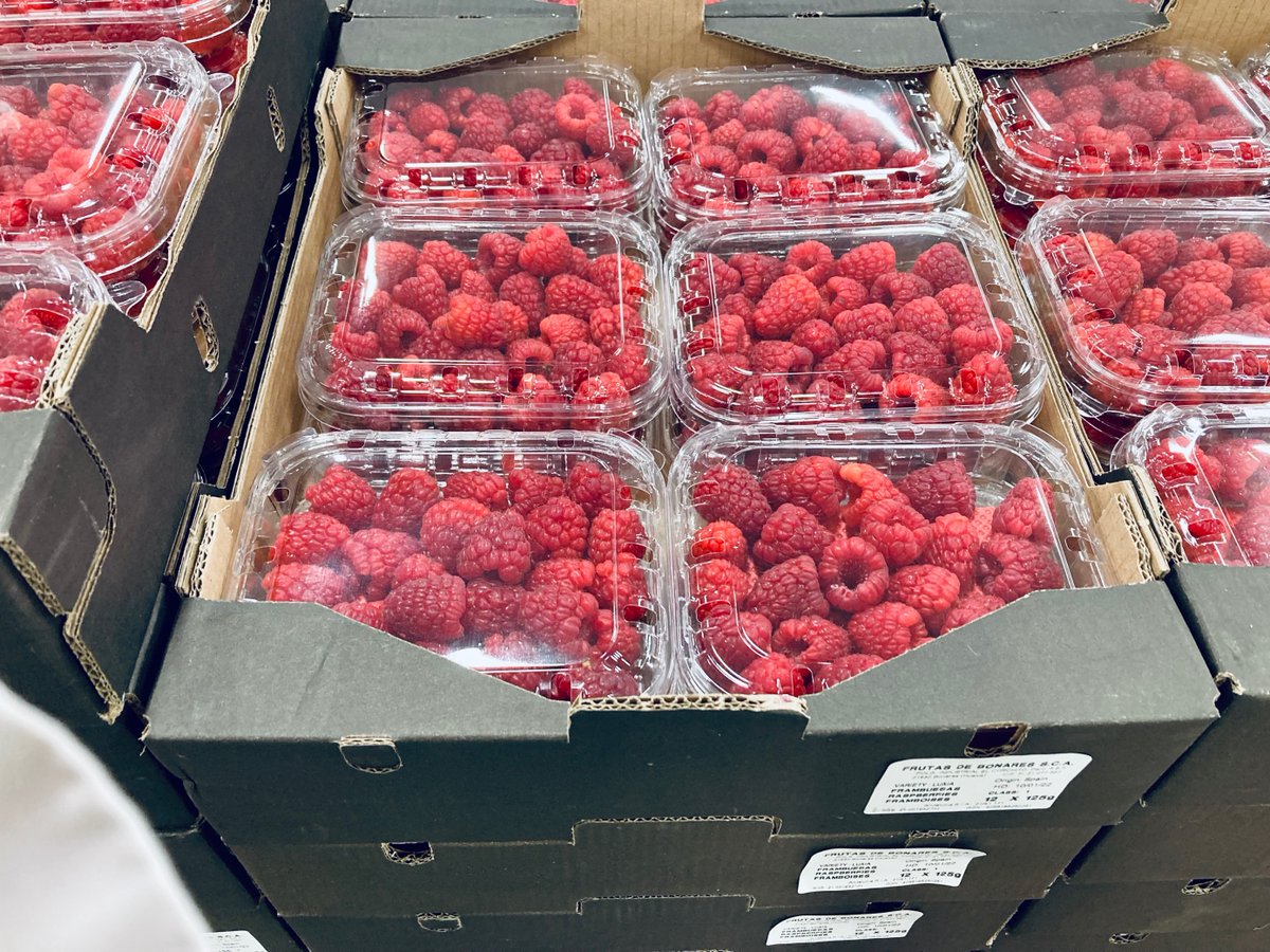 AngusFruit's tweet photo. Strawberries and Raspberries procured from our growers in Spain Blueberries procured from our growers in Chile sent to markets and caterers all around the UK this weekend after another busy week in Salford priors ππ«
#AngusSelect #GoodNatured #TheBerrySpecialists #ImportSeason https://t.co/wUWeO8JIMI