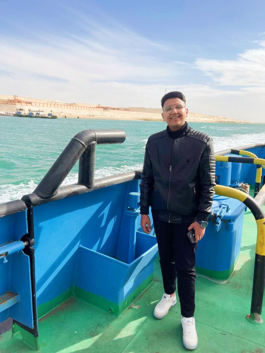 HeeeeshamS's tweet photo. Suez canal ⚓ https://t.co/klH2emhkYC