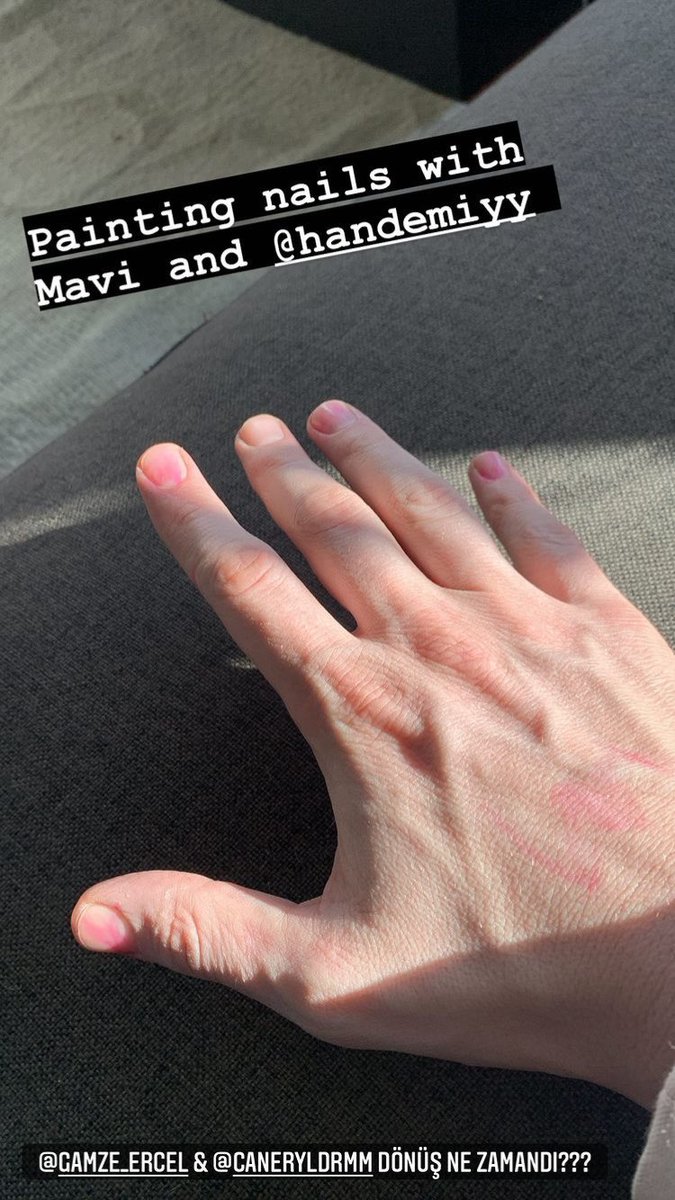 📸 | Kerem via Instagram stories 

“Pintando as unhas com Mavi e @/handemiyy. Caner e Gamze quando vocês voltam?” 😂🤍

• #KeremBürsin • #HandeErçel •
