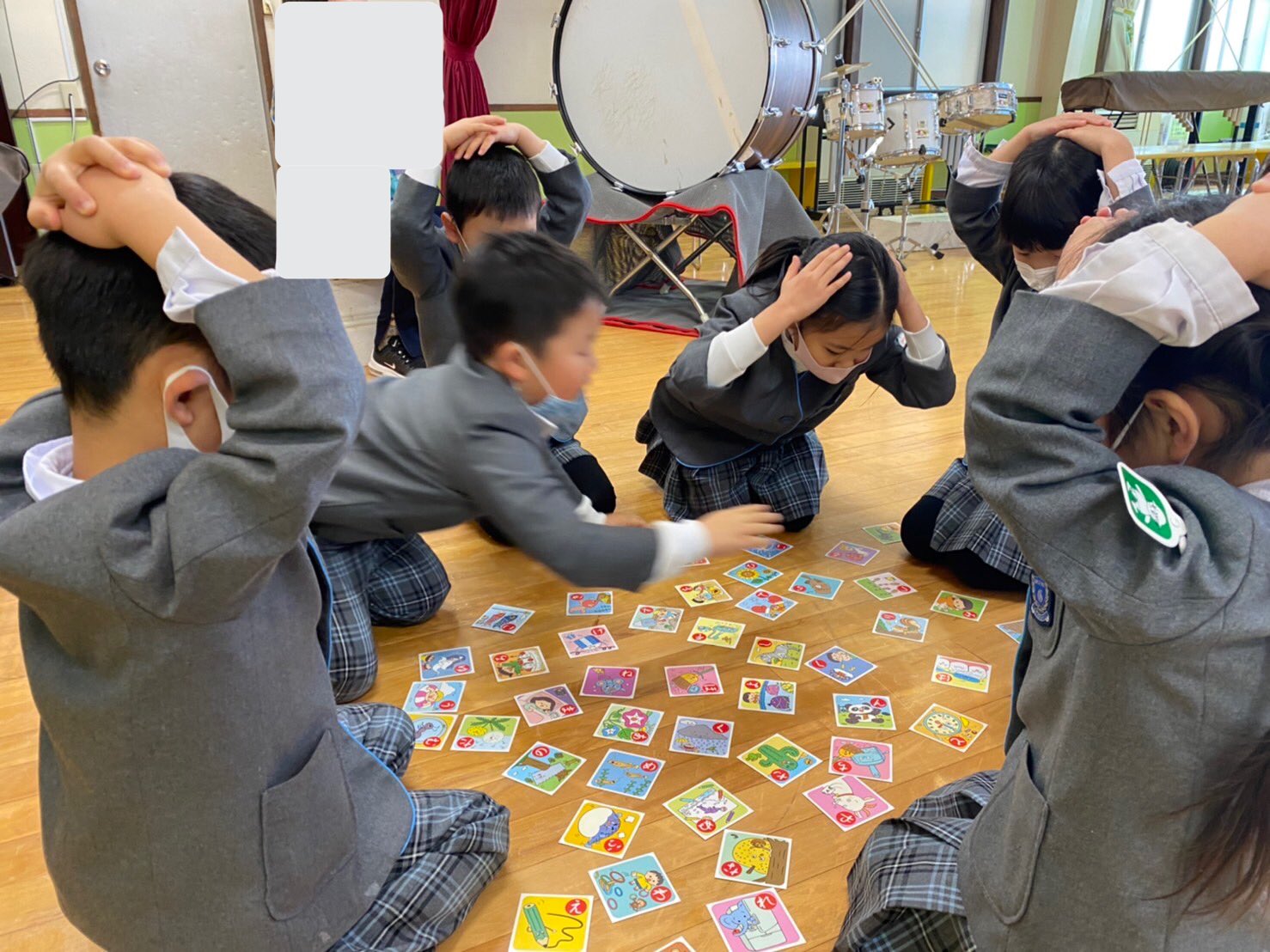 月江寺幼稚園 年長組 毎年恒例のカルタ取り大会を行いました 予選 準決勝 決勝の勝ち抜き戦で戦う子ども達の眼差しは真剣そのものでした 笑いあり 涙ありの楽しい時間を過ごしました T Co Myclarrw18 Twitter