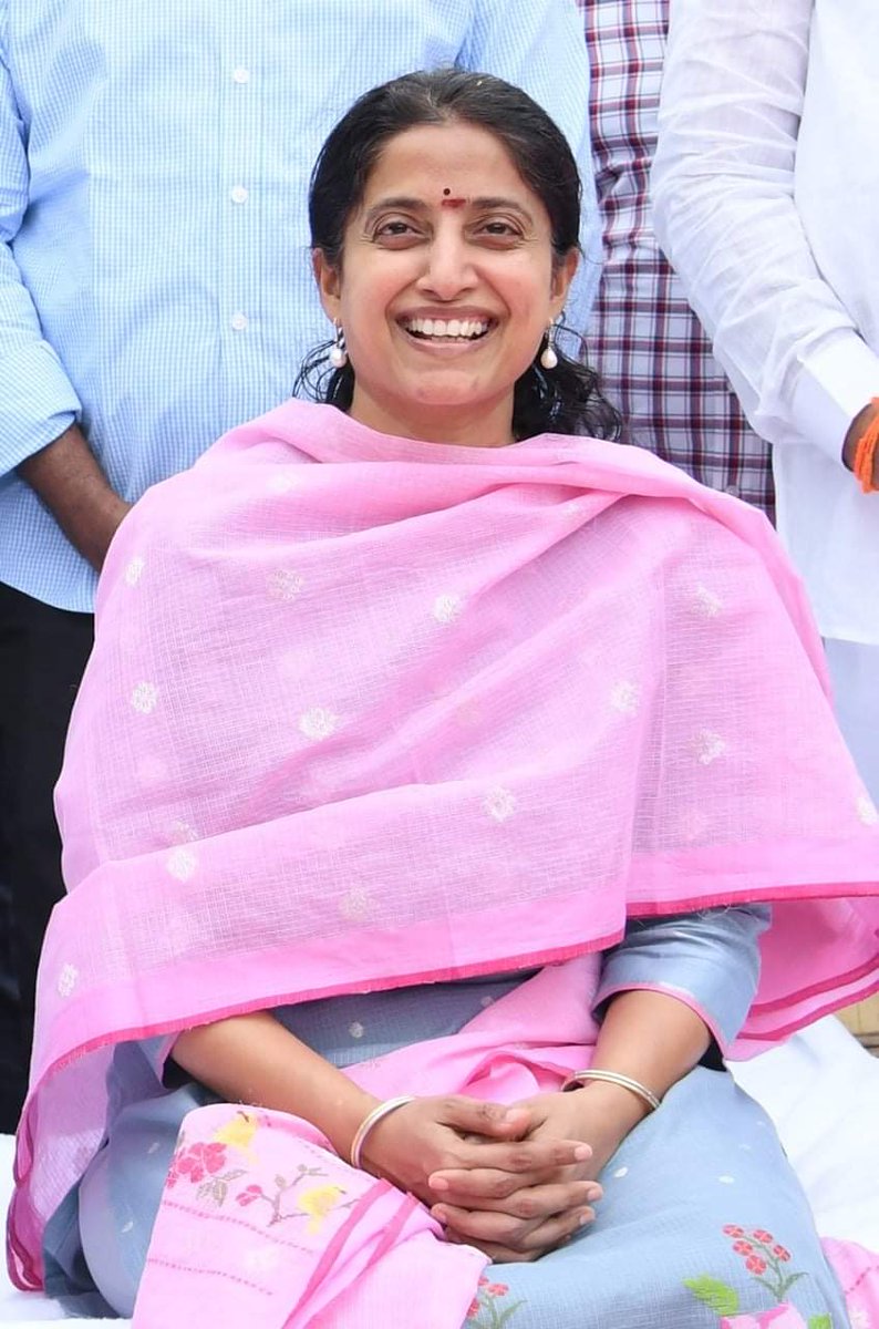 LathaReddy704's tweet image. మేడం సార్ మేడం అంతే 🤩😍❤️🥰