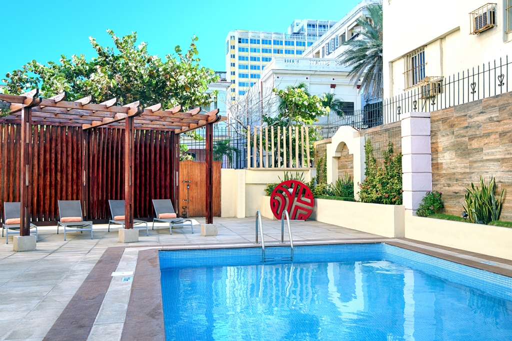 nhcollection's tweet image. Did you know that NH Collection Victoria La Habana Hotel was first built in 1928 as a guesthouse and then in 1930 it was turned into a boutique hotel? This year, #FeelUnique at this colorful destination.
Book now!

bit.ly/3qr1Ptn