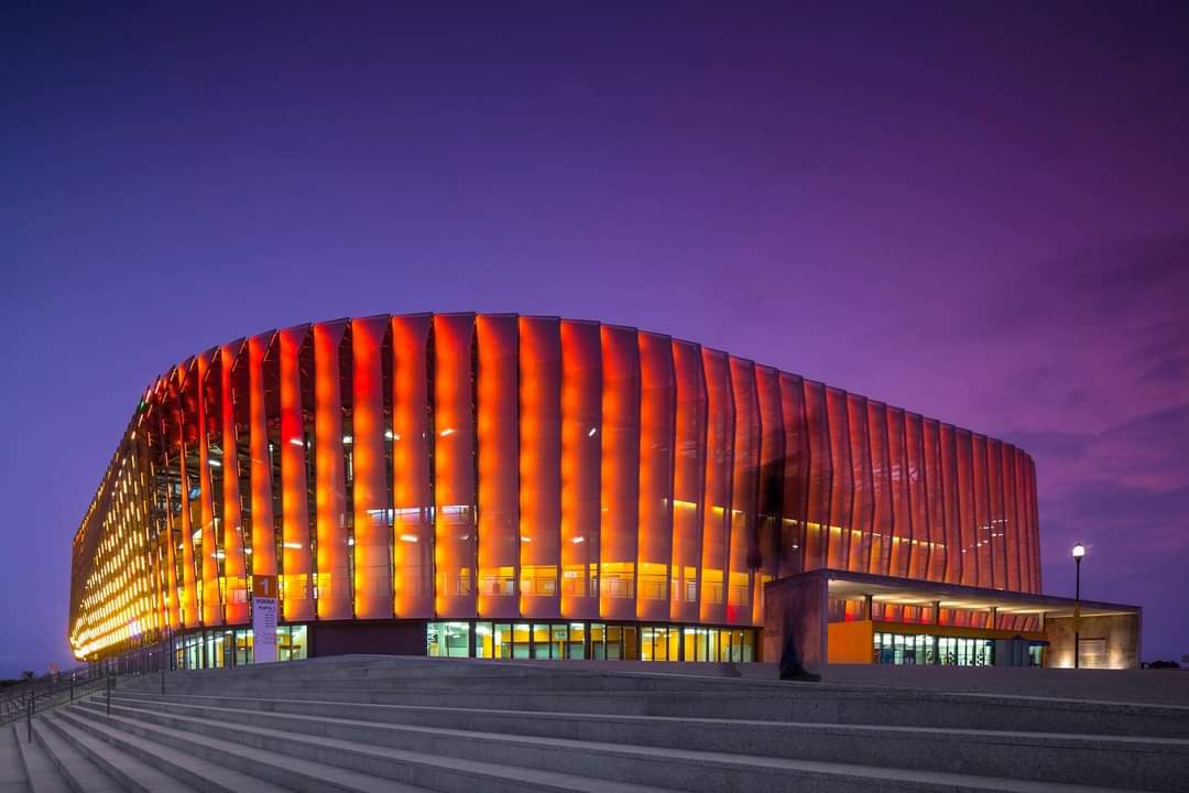 AfricaFactsZone's tweet photo. Angola's Government opened 13,000 capacity Kilamba Pavilion, an indoor multi purpose arena in 2013.

The arena is mostly used for Basketball, but can also be used for Handball, Volleyball, Netball &amp; Roller Hockey. It has hardwood flooring, electronic scoreboard features. https://t.co/7Fotec6Iy9