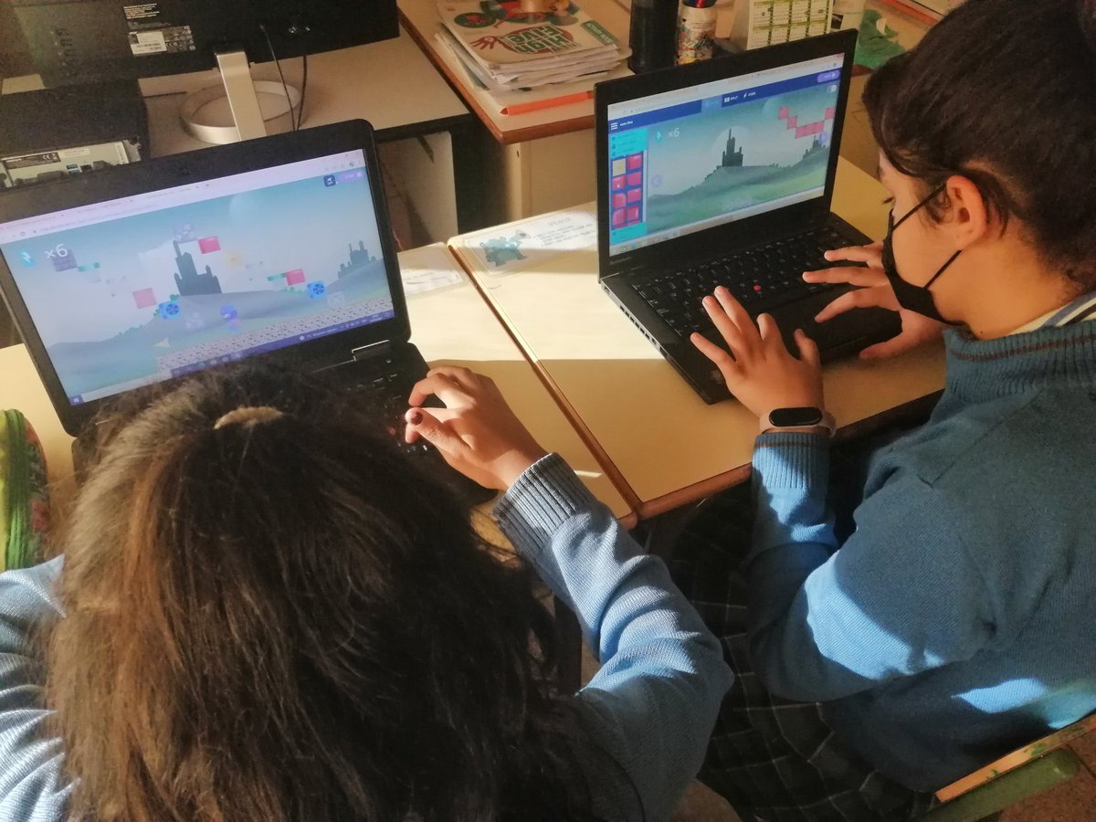 milagrosamadrid's tweet image. En 6°primaria empezamos a aprender a programar videojuegos 👻👽🤖 con @CodeDecode_EN by @tralalere
¡Así si que motiva aprender!🤓
👏🏻👏🏻👏🏻👏🏻
#gamecode #datadecode #ColegiosHHCC #EscuelaVicenciana