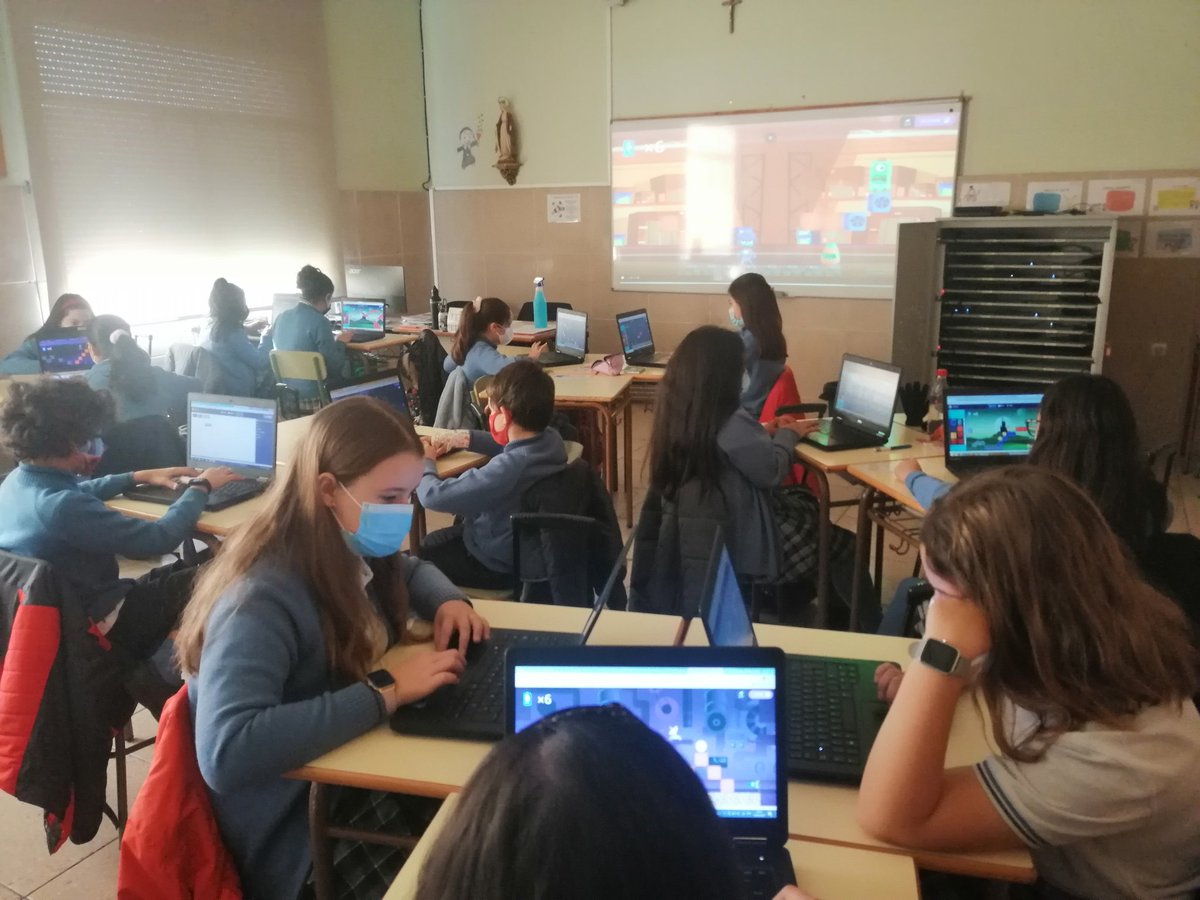 milagrosamadrid's tweet image. En 6°primaria empezamos a aprender a programar videojuegos 👻👽🤖 con @CodeDecode_EN by @tralalere
¡Así si que motiva aprender!🤓
👏🏻👏🏻👏🏻👏🏻
#gamecode #datadecode #ColegiosHHCC #EscuelaVicenciana