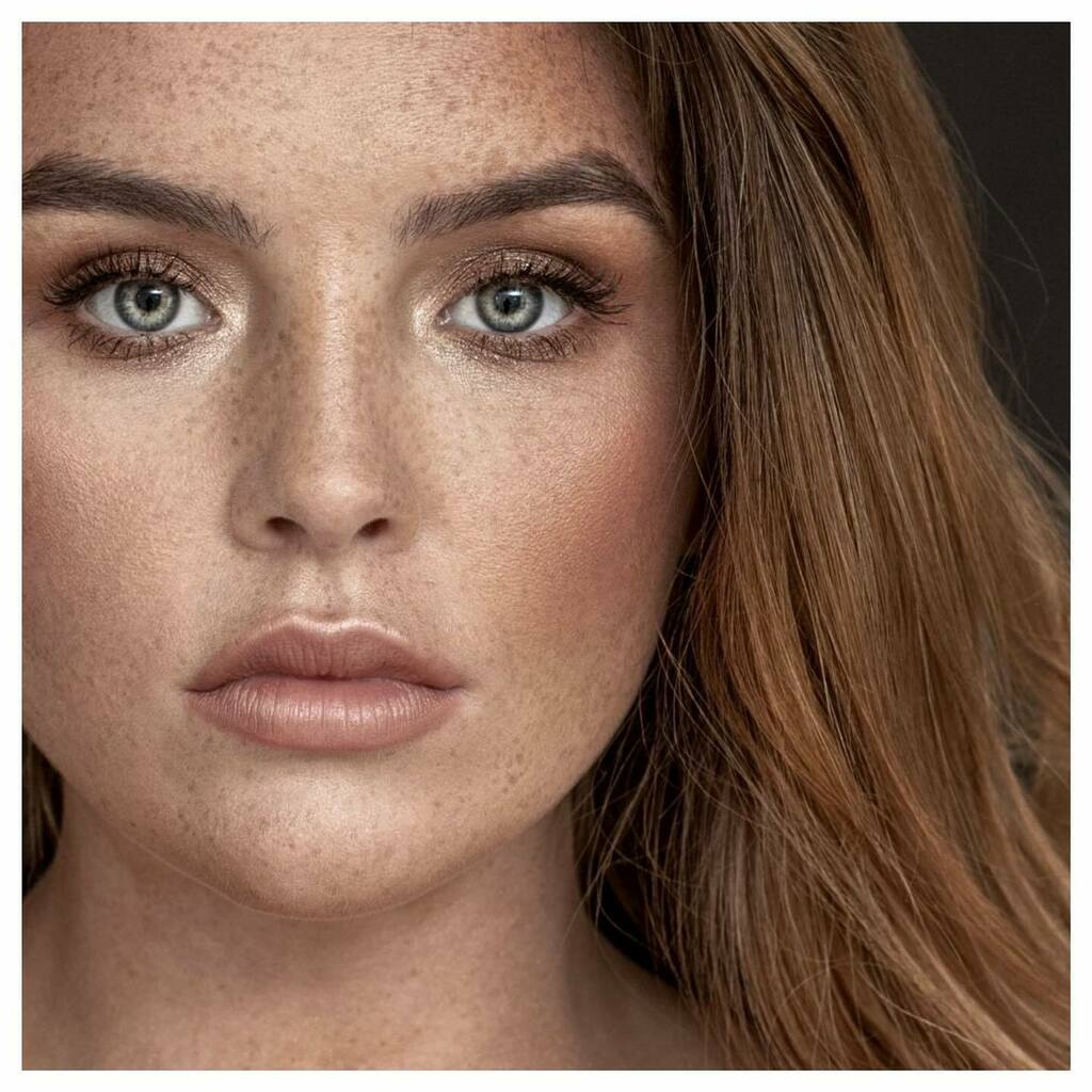 NanshyOfficial's tweet photo. Love this beautiful, subtle makeup look. The golden eye makeup created with Eye makeup Brush Set, with cheeks- Fan Brush, base - Flawless Foundation, brows- Angled Detailer and Spoolie, lips- Lip Brush
#nomakeupmakeup #subtlemakeup #makeupideas #goldenmakeup #eyemakeupideasโฆ https://t.co/W7MkuAB1tb