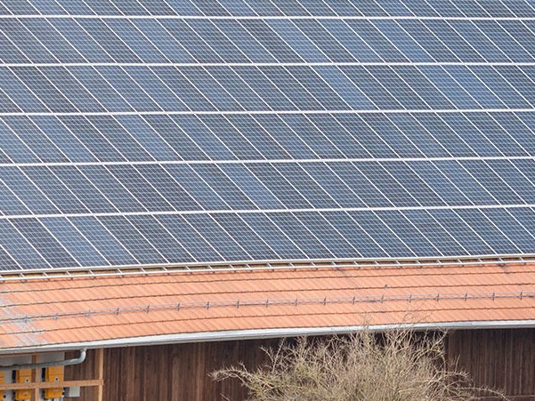 solar_blogger's tweet photo. Die meisten Solarmodule werden in China mit Kohlenstrom hergestellt. Trotzdem übersteigt der Energieertrag einer Photovoltaik-Anlage den benötigten Energieaufwand für die Produktion und Installation letztlich immer noch um das Mehrfache. #photovoltaik
https://t.co/MIExSMYQE0 https://t.co/0zsTpR8awZ