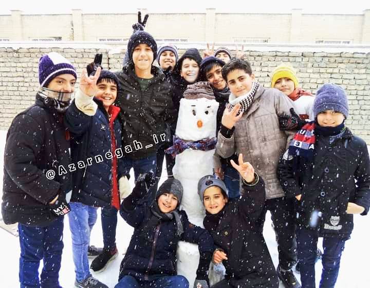 Bu yeniyetmələrdən/ergenlerden birisi bacıoğlum. Sizcə hangisi!?

#GüneyAzərbaycan, #Xoy/#Hoy