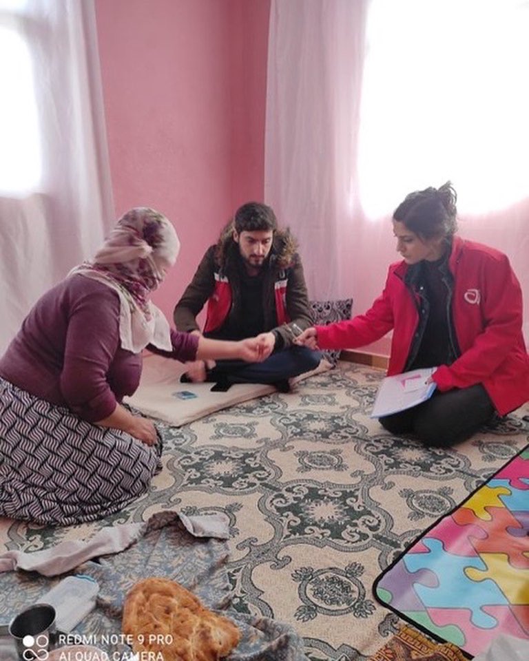 Kimseyi yoksulluğu, yoksunluğu ve çaresizliği ile baş başa  bırakmıyor, tüm vatandaşlarımıza Devletimizin şefkat elini uzatıyoruz. Lice ilçemizde Asdep personelimizin hane ziyaretleri devam ediyor.
<a href="/deryayanikashb/">Derya Yanık</a> 
<a href="/tcailesosyal/">T.C. Aile ve Sosyal Hizmetler Bakanlığı</a> 
<a href="/munirkaraloglu/">Münir Karaloğlu</a> 
<a href="/dbakirvalilik/">T.C. Diyarbakır Valiliği</a> 
<a href="/ismailerguness/">Av. İsmail ERGÜNEŞ</a>
