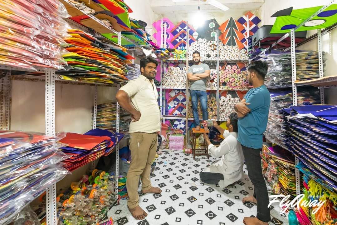 JanuaryOfJaipur's tweet photo. The streets of #JanuaryofJaipur on the eve of #MakarSankranti from the lens of Anil Khubani.
Share with us your pics of Makar Sankranti by tagging @januaryofjaipur
#Kites #kitefestival #kiteflying #patang #StreetsofJaipur #BazaarsofJaipur https://t.co/qYeYRZziMD