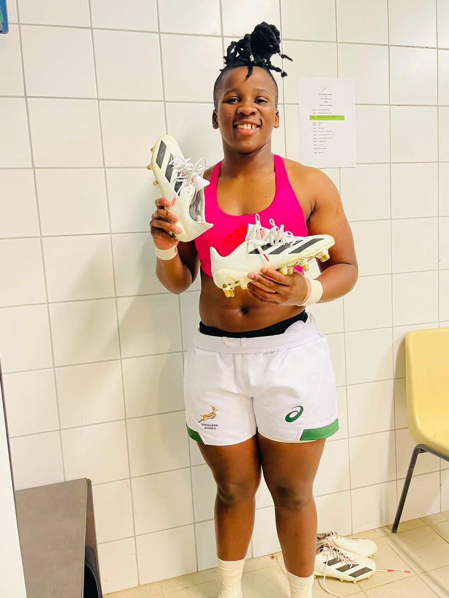 LusandaDumke's tweet photo. I am so excited to finally announce that this girl from KuCentane has signed a Sponsorship deal with @Adidasza 🥺😭.  Words cannot explain how excited I am to be representing the three stripes brand 🥺

Guys Please address me as  @Adidasza SPONSORED ATHLETE from today 😹💃 https://t.co/VElyxV3t3D