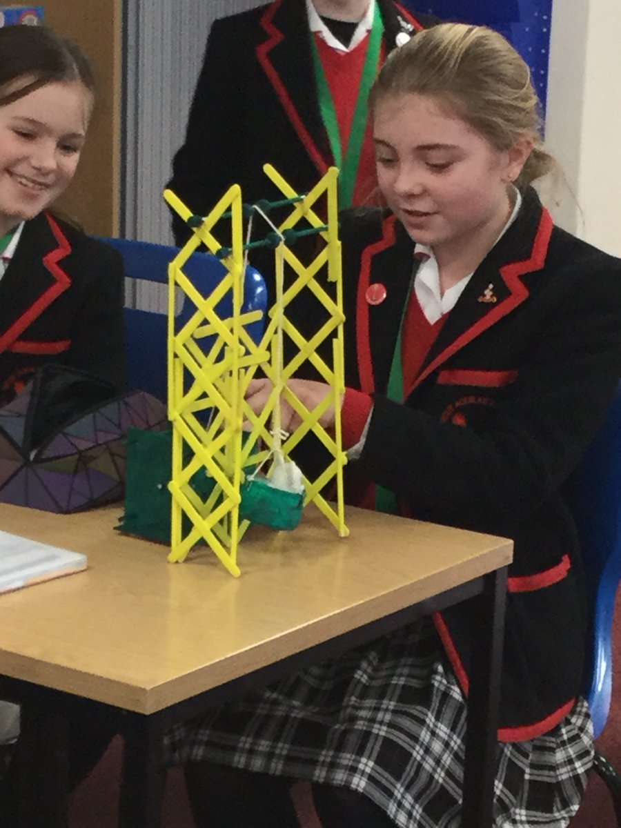 PipersPrep's tweet photo. More great builds using pulleys and levers from #PipersYear5 in #PrepScience π https://t.co/RCwHyw9b01