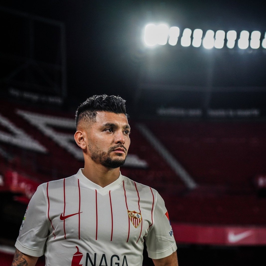 SevillaFC's tweet photo. 📸 👑 🏟  9⃣

#WeareSevilla #NuncaTeRindas https://t.co/AwF6wu917q
