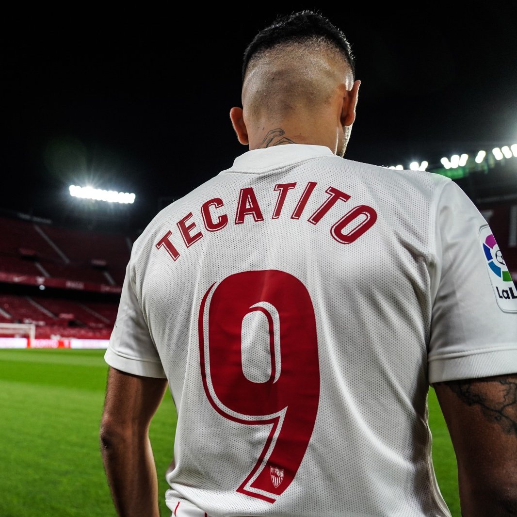 SevillaFC's tweet photo. 📸 👑 🏟  9⃣

#WeareSevilla #NuncaTeRindas https://t.co/AwF6wu917q