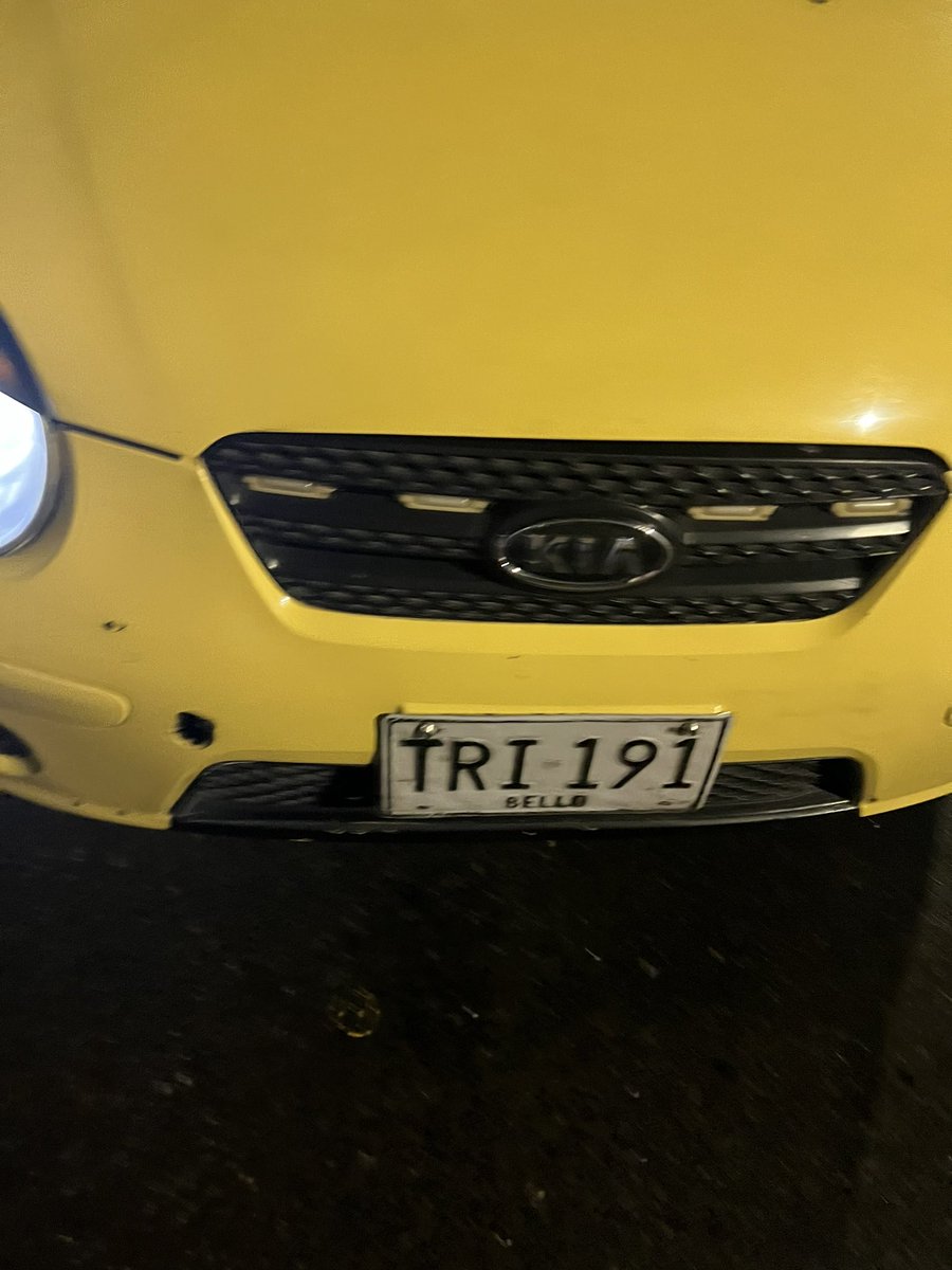 thequeenaleg's tweet photo. El taxista que maneja este carro abuso la noche de hoy sexualmente de una amiga, agradezco su colaboración para encontrar al hpta les pido por favor compartir para encontrar al malparido https://t.co/VZsf3XSMQ1