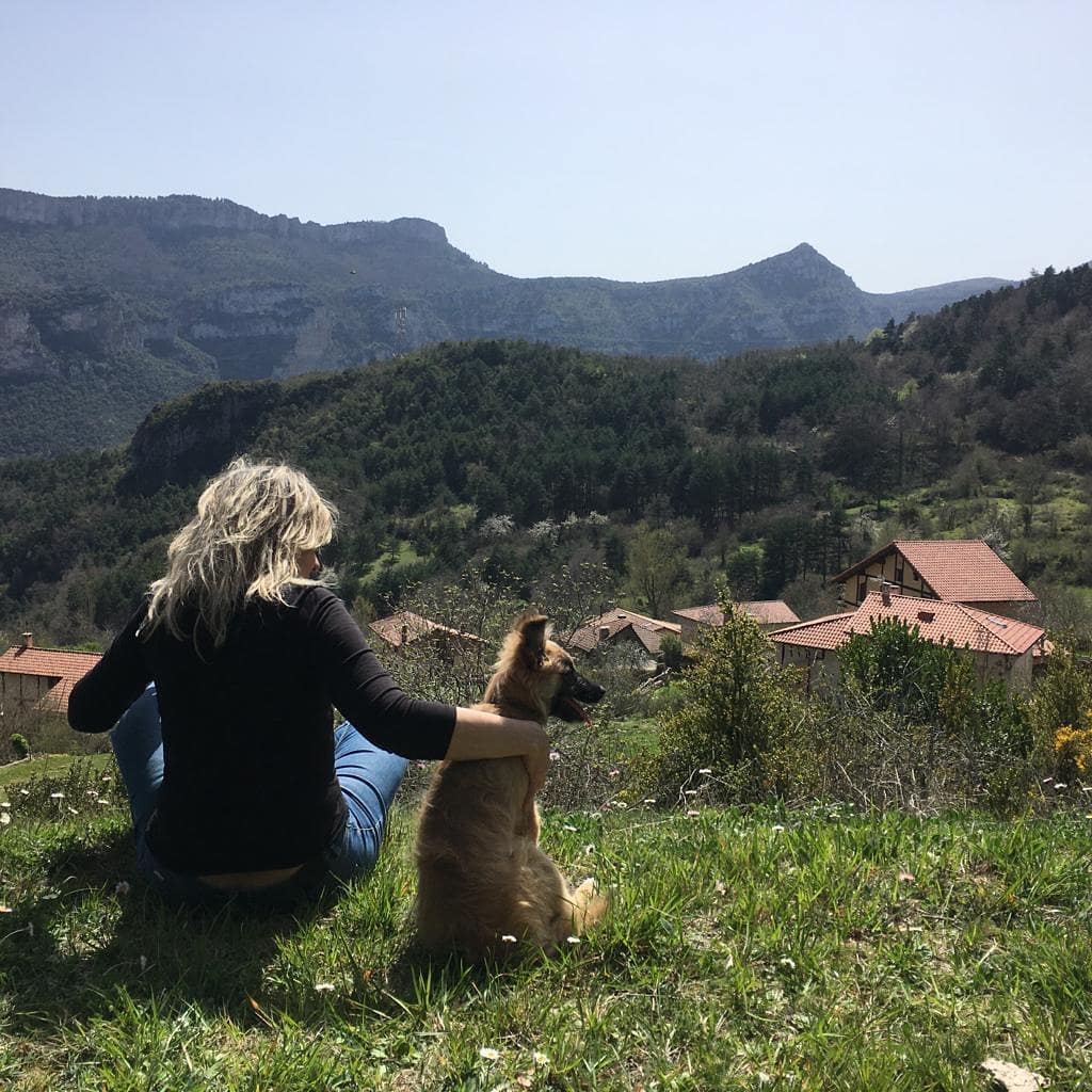 radio_vitoria's tweet photo. 🏡 #NaturaSobron 🌱 iniciativa turística que nació en plena pandemia y oferta servicios culturales y de ocio al #concejo de #Sobron y la comarca 🪵
#Lantaron @AnanakoKuadrila @ananaturismo
🎙️ #Herrian @AcoaAke
https://t.co/n1bqoqbrVn https://t.co/CPYNy84KuJ