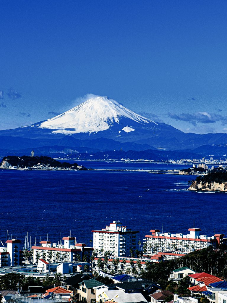 湘南逗子の絶景🗻✨ 写真下に 中央左に 上に