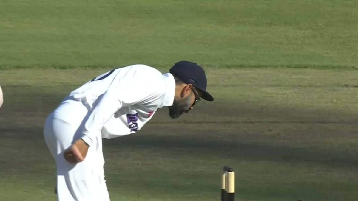 Bhashkar's tweet photo. Dear G.O.A.T 's @sachin_rt @SGanguly99 @anilkumble1074 #RahulDravid @msdhoni please help the wannabe @imVkohli . That is not worthy of an Indian skipper.

@EconomicTimes @TOIIndiaNews https://t.co/nP6vRNHdnp